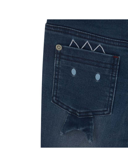 imagem de Calças de cinco bolsos de menino em azul denim desgastado com bordados a vermelho. Fecho de botão frontal Coleção Red Submarine4