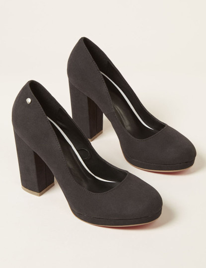 sapatos pretos senhora