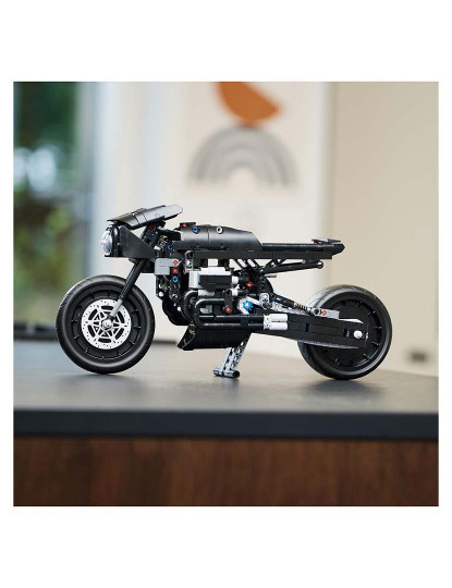 imagem de LEGO TECHNIC THE BATMAN BATMOTO 421559