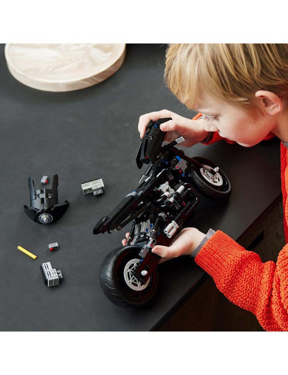 imagem de LEGO TECHNIC THE BATMAN BATMOTO 421557