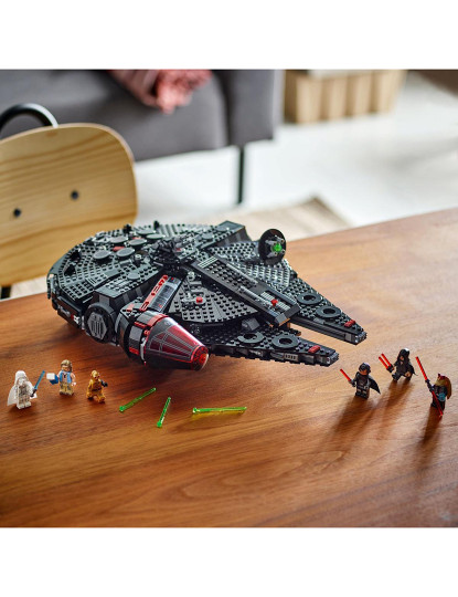 imagem de LEGO STAR WARS A DARK FALCON 7538913