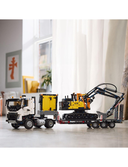 imagem de LEGO TECHNIC CAMIÃO E ESCAVADORA ELÉ. EC230 4217516