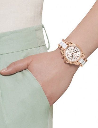 imagem de Relógio Michael Kors Bradshaw Mini Dourado Rosa e Branco3