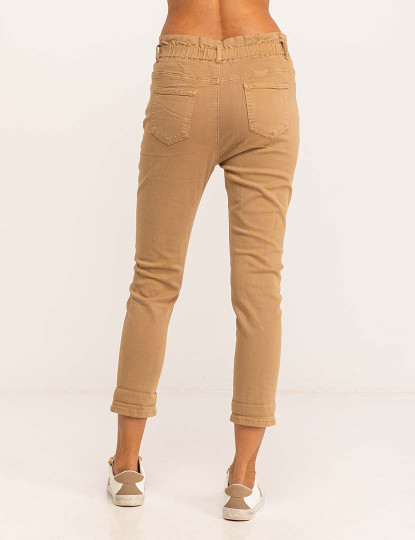 imagem de Calça jeans mom fit cintura alta com elástico na cintura Camel2