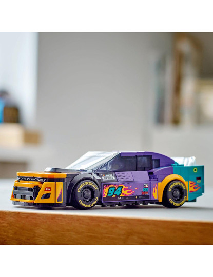 imagem de LEGO SPEED CHAMPIONS NASCAR CHEV. CAMARO ZL1 7693512